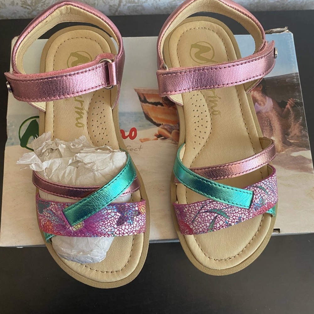 Naturino girl sandals size 31
